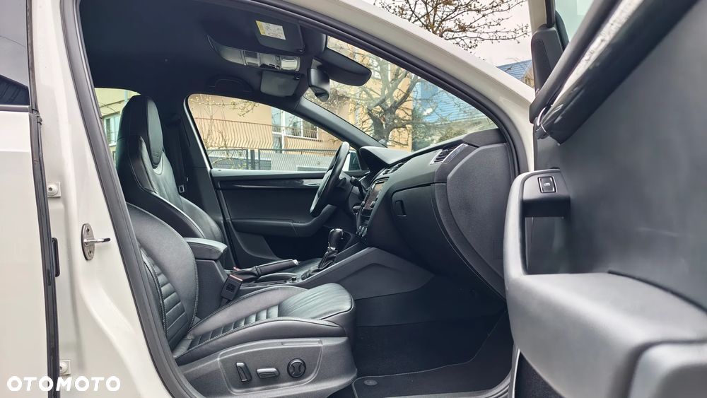 Skoda Octavia 2.0 TDI DSG RS - 31