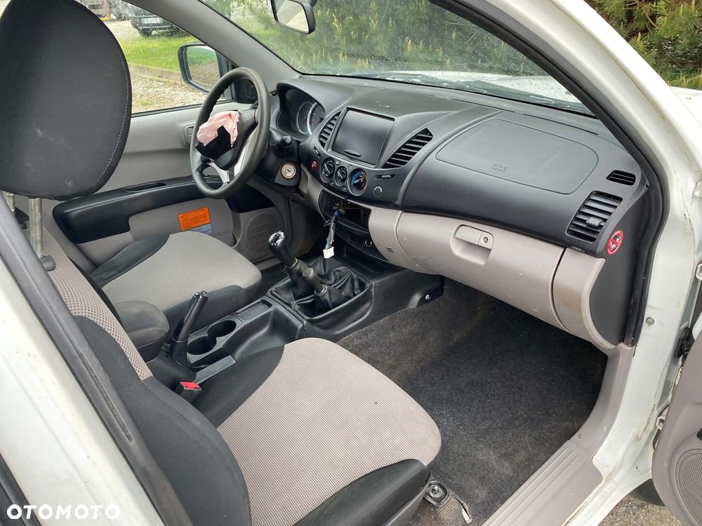 Mitsubishi L200 - 12