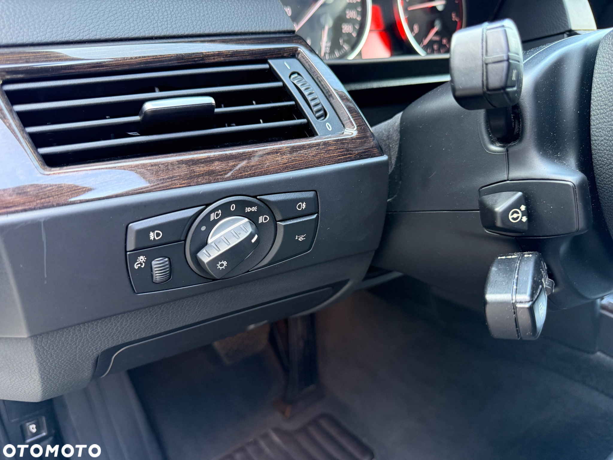 BMW Seria 5 530d xDrive Touring - 25