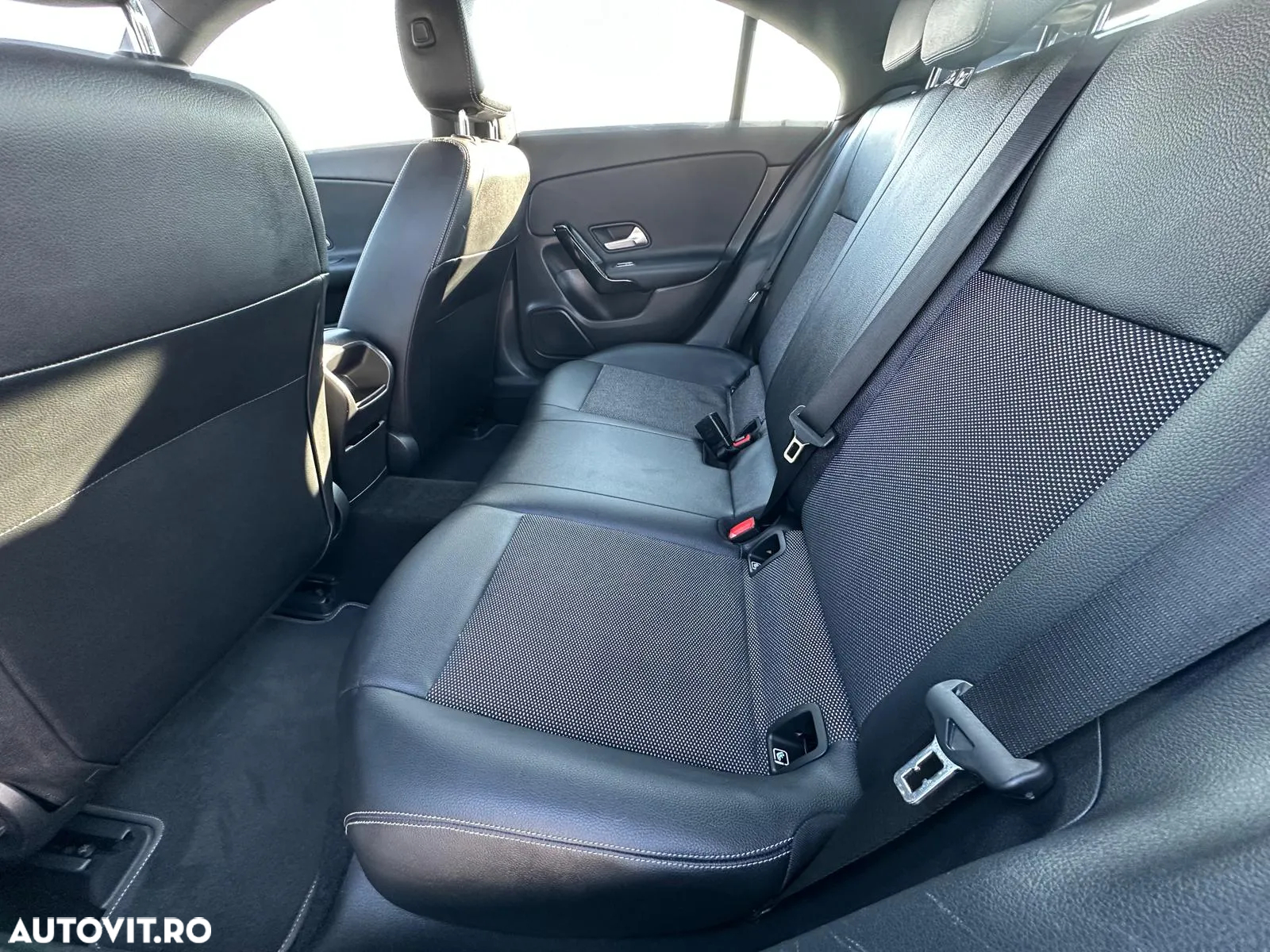 Mercedes-Benz CLA 180 d 7G-DCT - 17