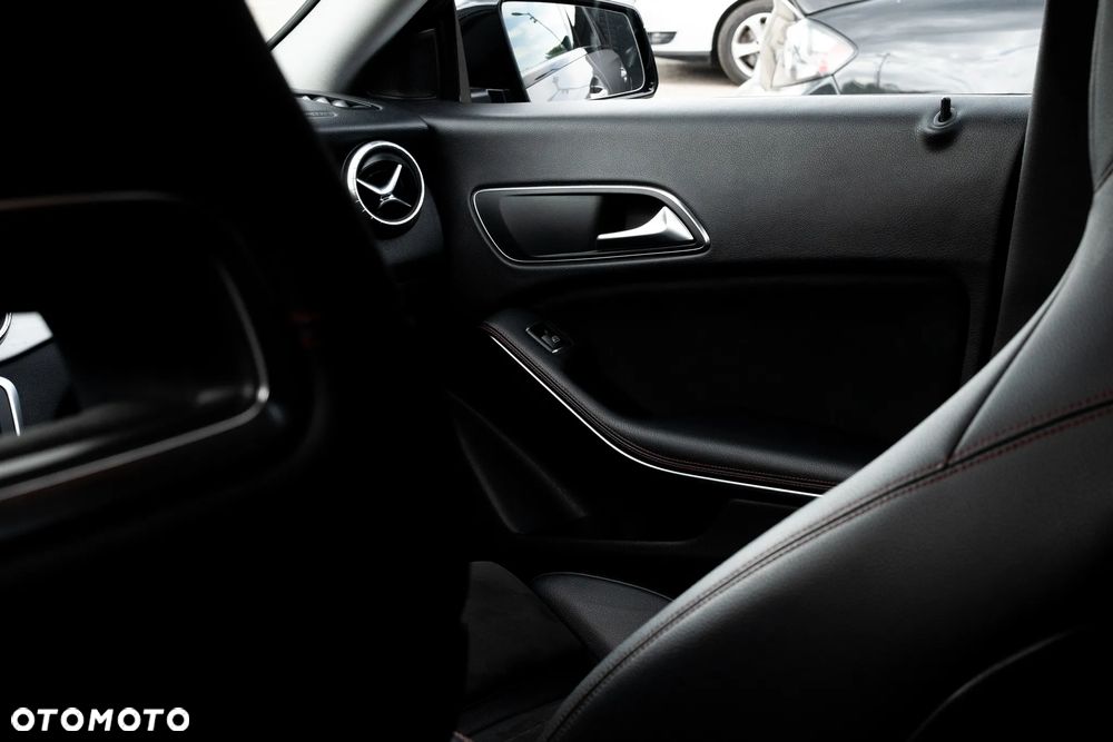 Mercedes-Benz CLA 200 d 7G-DCT AMG Line - 13