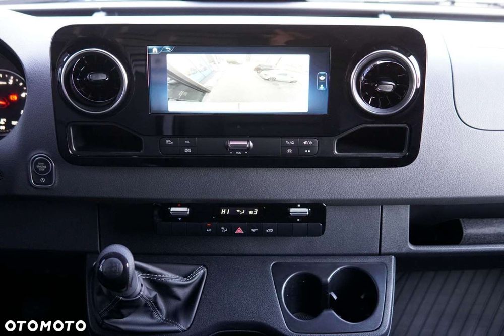 Mercedes-Benz Sprinter - 14