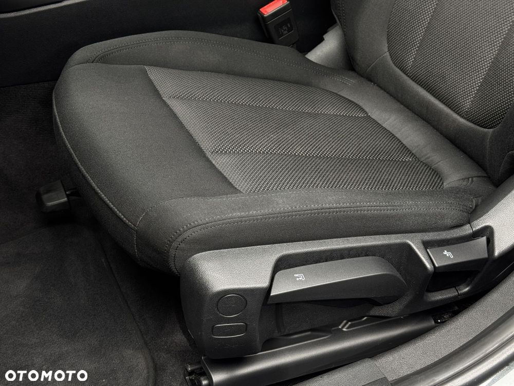BMW Seria 3 318i - 13