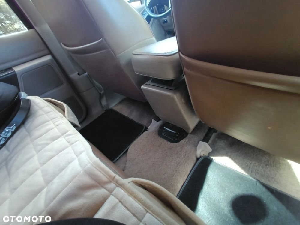 Ford Explorer Standard - 27