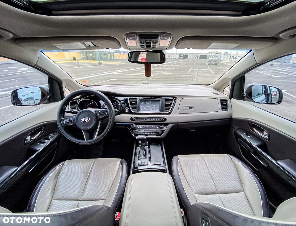Kia Carnival - 17