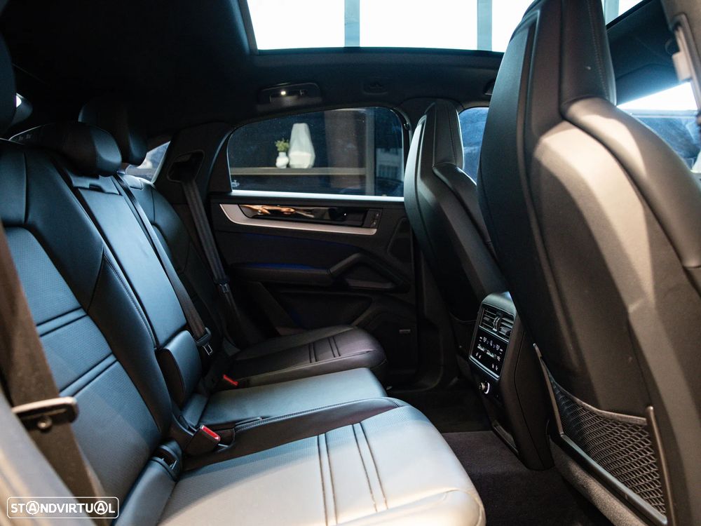 Porsche Cayenne Coupé E-Hybrid - 43