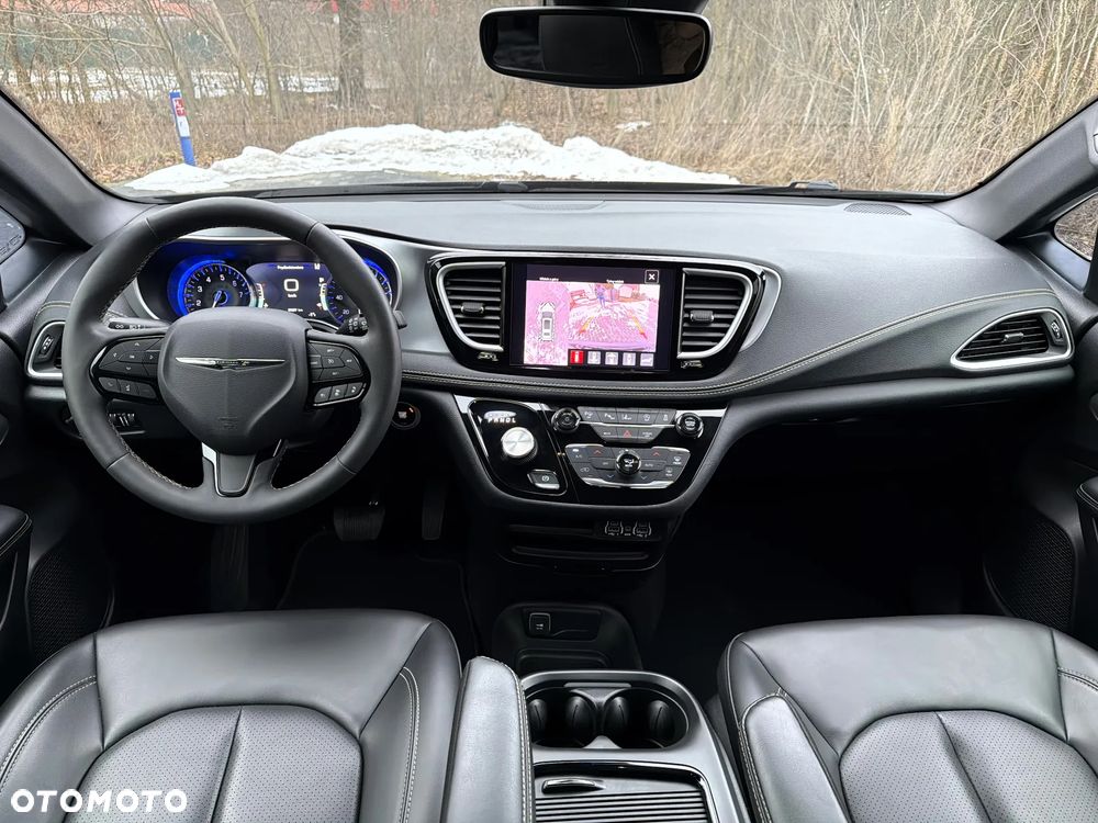 Chrysler Pacifica - 16