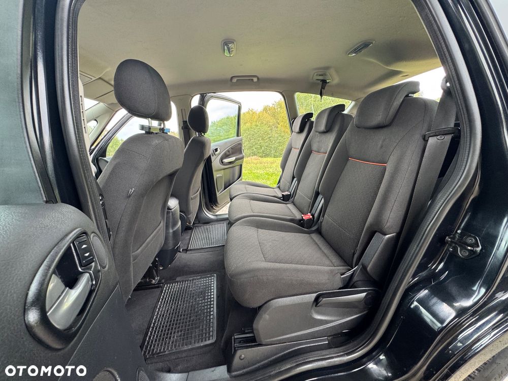 Ford S-Max - 14