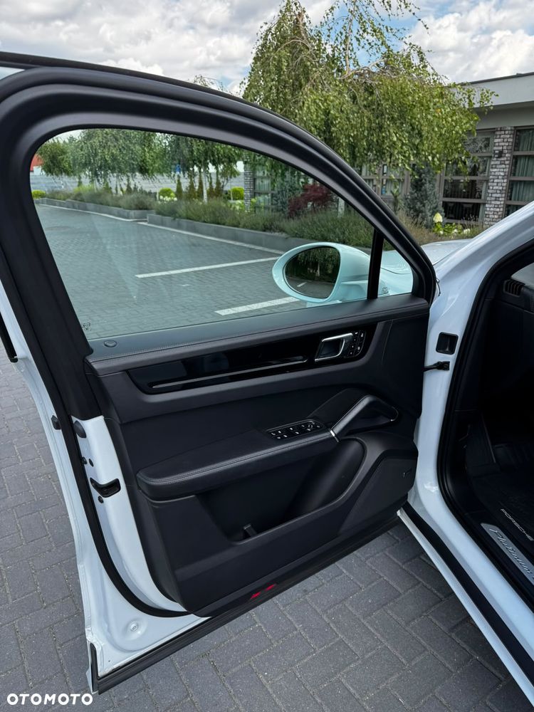 Porsche Cayenne Platinum Edition - 18