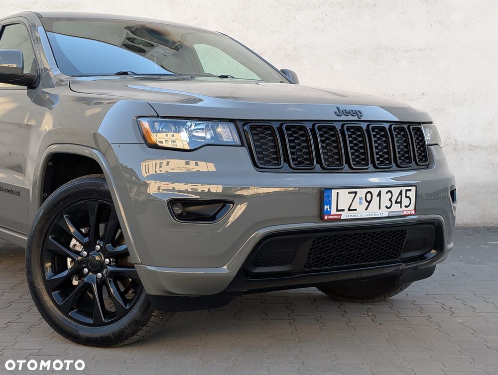 Jeep Grand Cherokee - 33