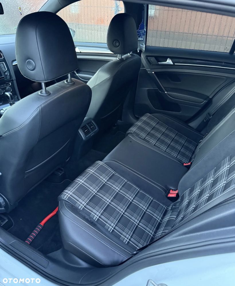 Volkswagen Golf 2.0 TDI BMT GTD DSG - 9