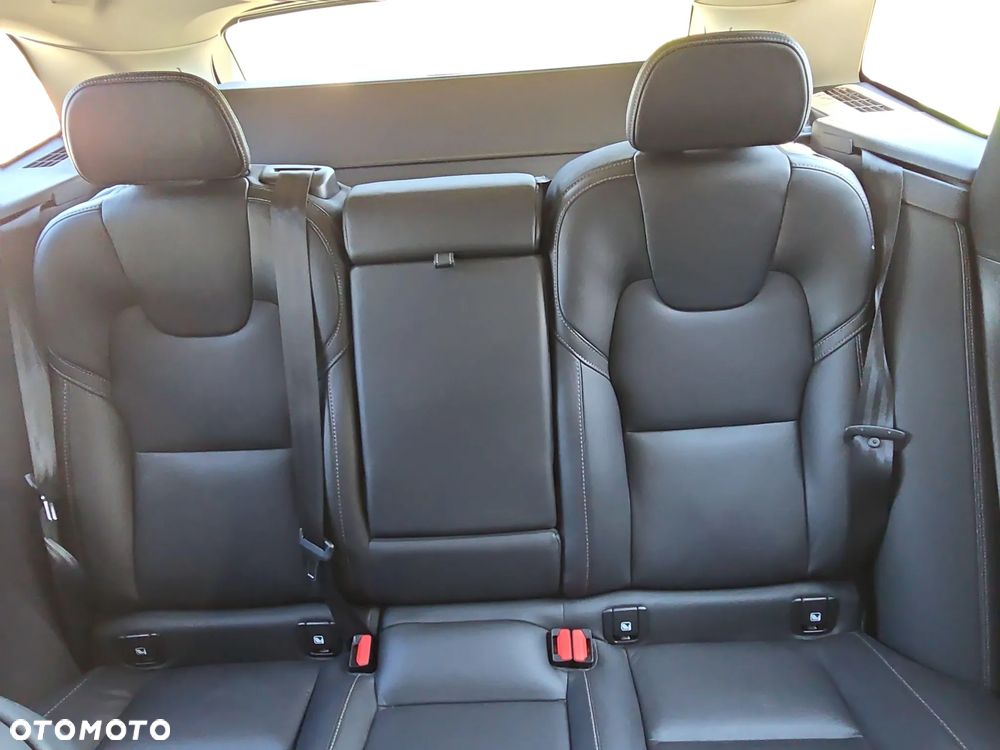 Volvo XC 60 B4 D AWD Plus Dark - 14