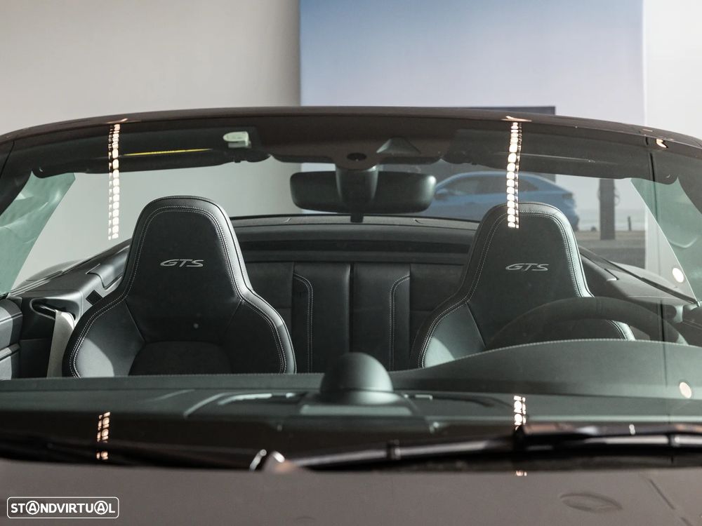 Porsche 911 (992) Carrera 4 GTS PDK - 11