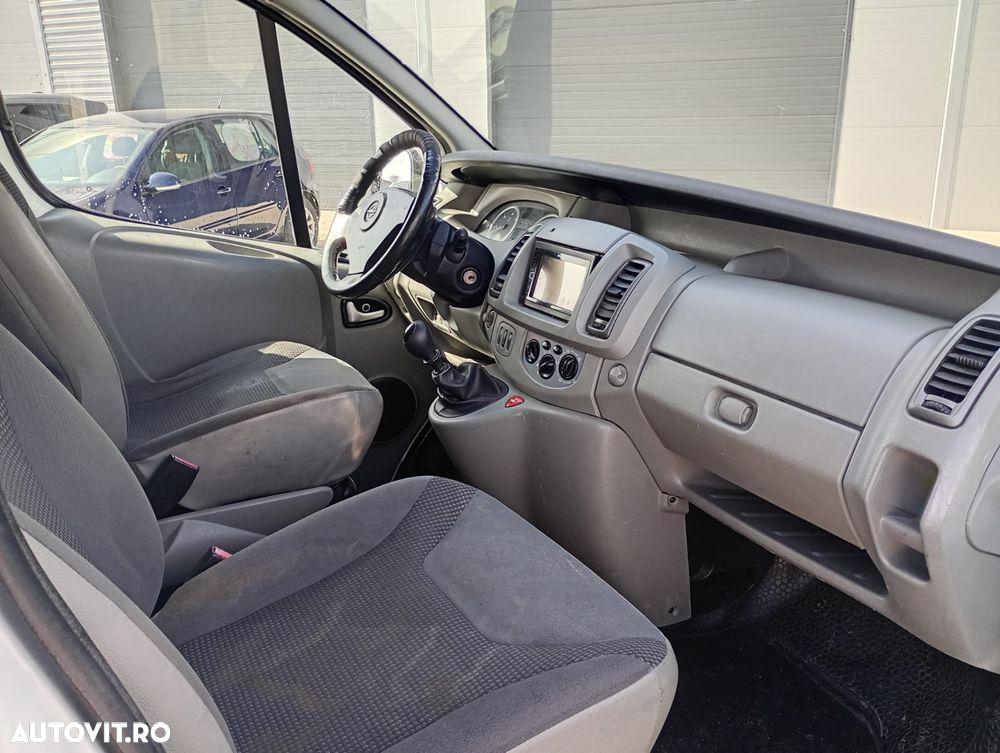 Opel Vivaro 2.5 CDTi - 9