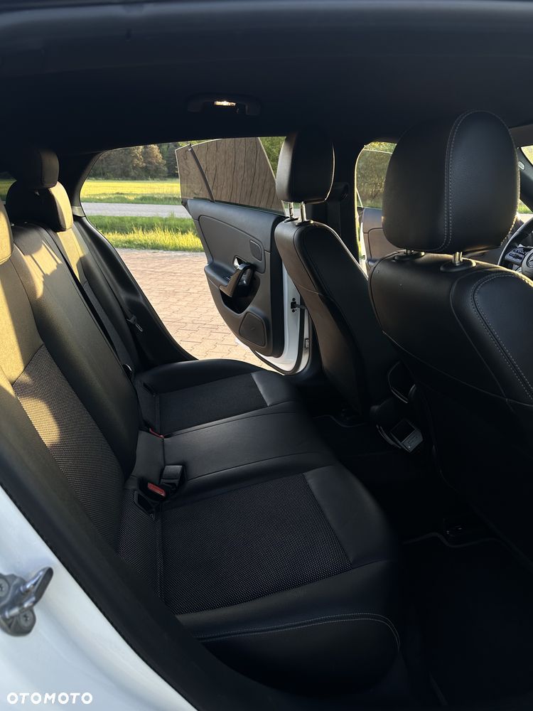 Mercedes-Benz CLA 180 7G-DCT AMG Line - 11