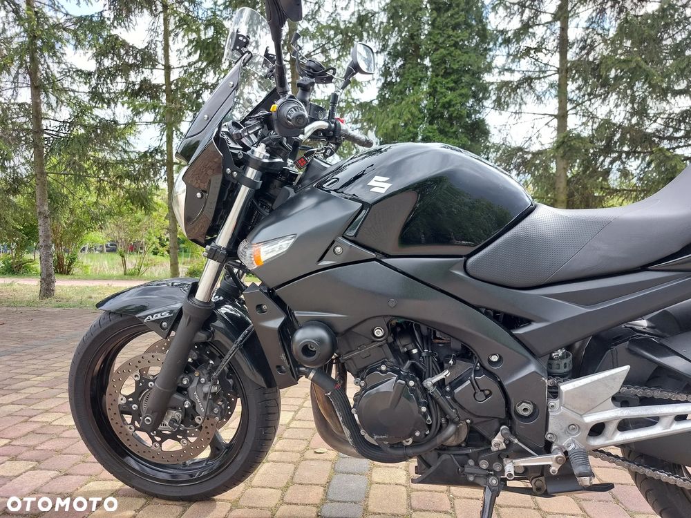Suzuki GSR - 31
