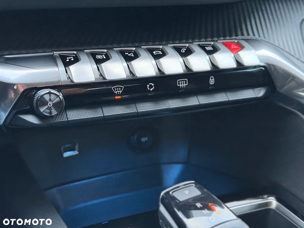 Peugeot 3008 1.2 PureTech Active Pack S&S EAT8 - 38