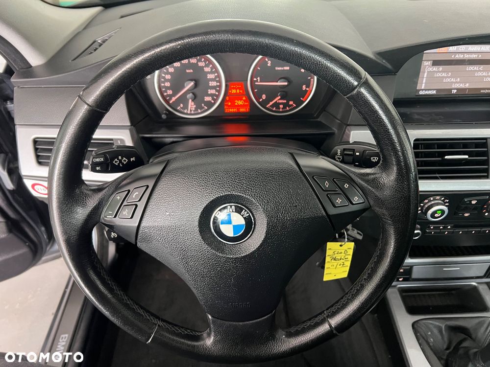 BMW Seria 5 520d - 29
