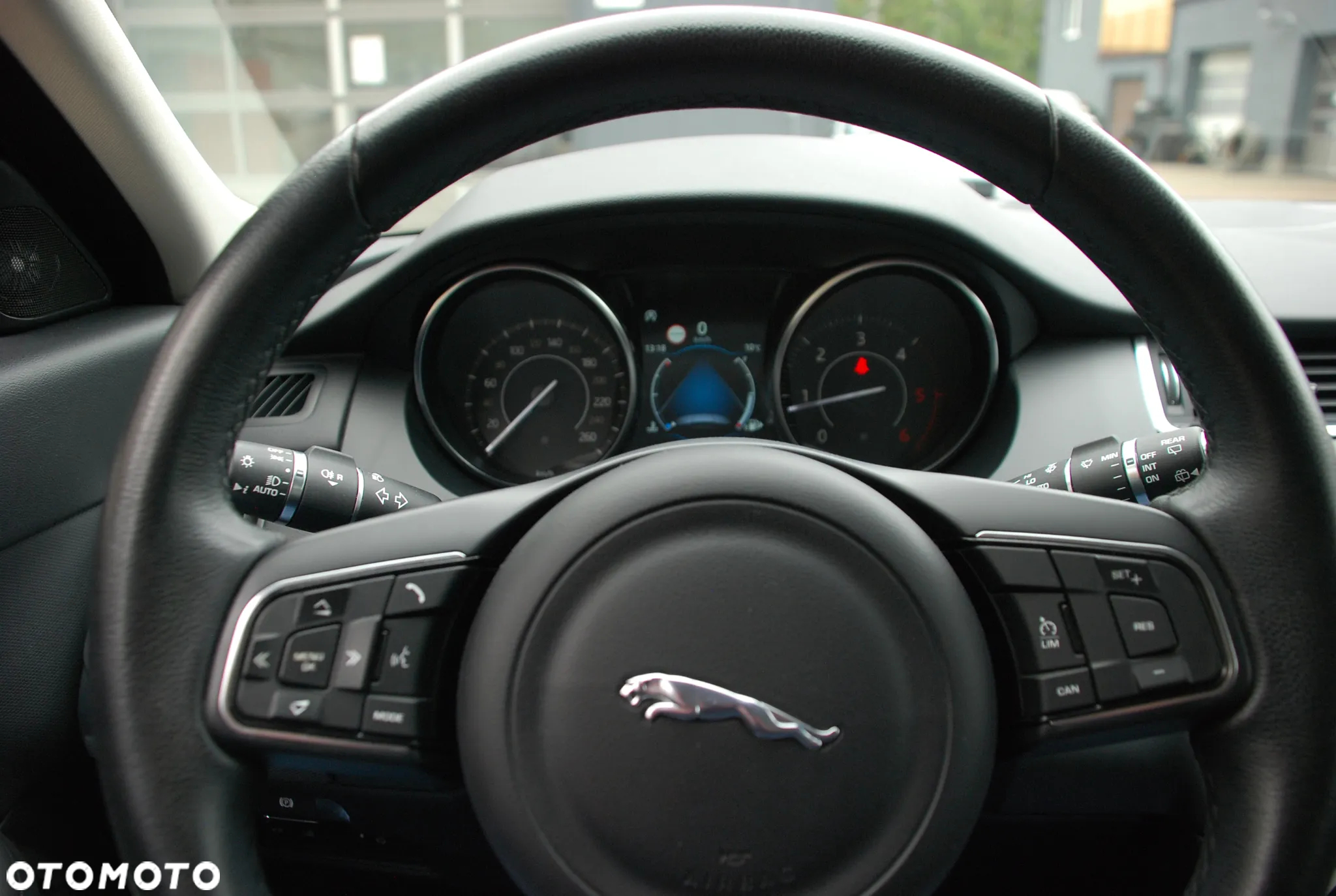 Jaguar E-Pace D150 R-Dynamic - 13