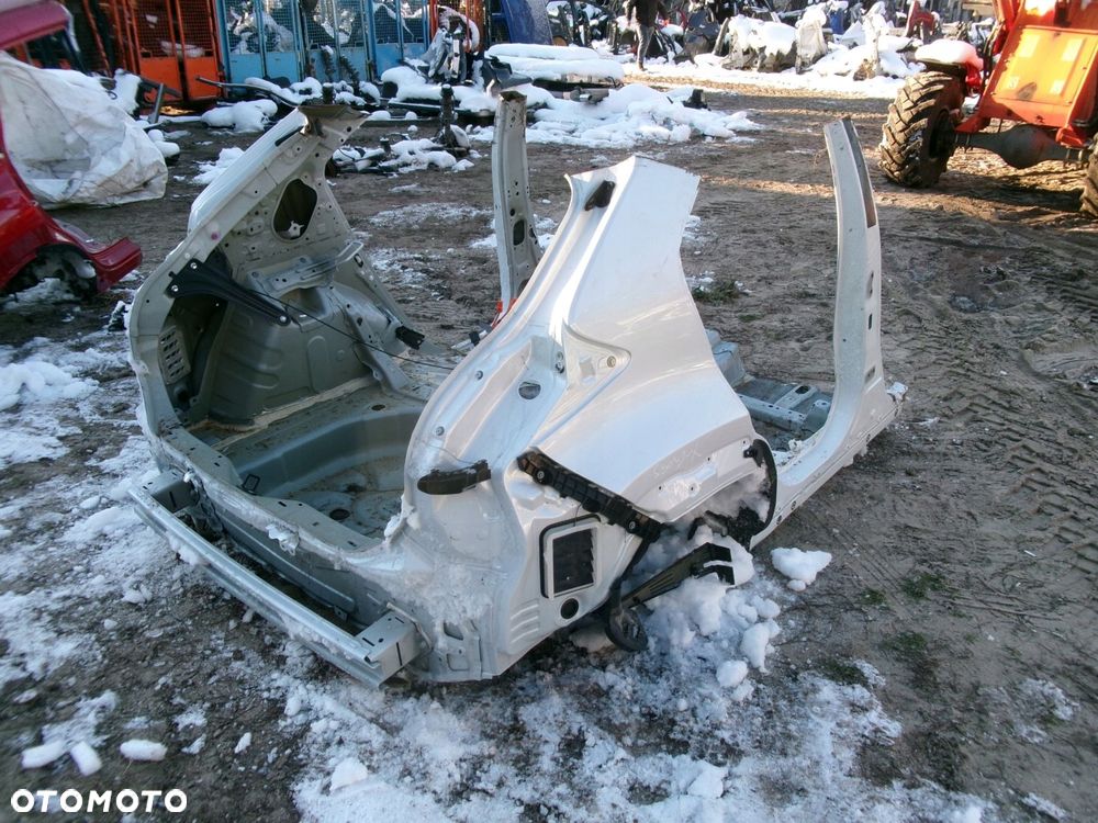 toyota yaris cross tył wanna pas ćwiartka - 2