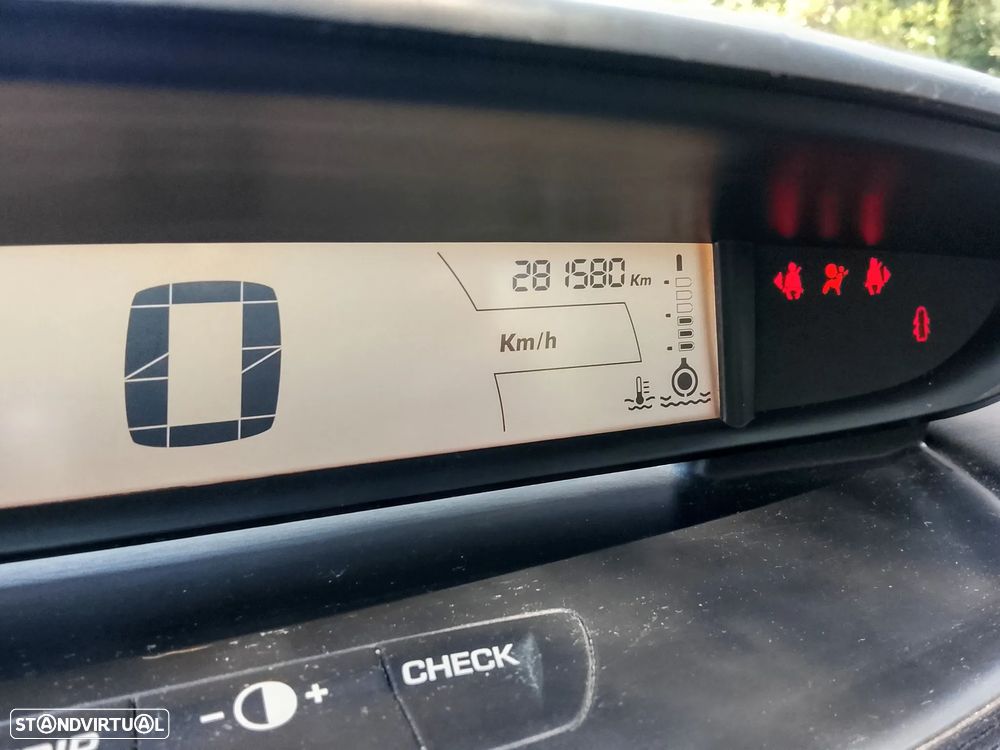 Citroën C4 1.6 HDi 110 VTR Pack - 6