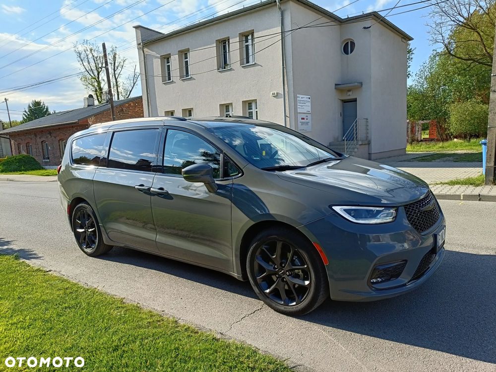 Chrysler Pacifica - 4