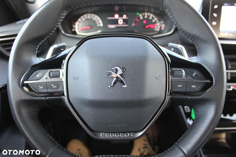 Peugeot 2008 1.5 BlueHDi Allure S&S EAT8 - 17
