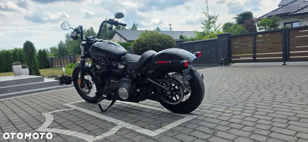 Harley-Davidson Softail Street Bob - 16