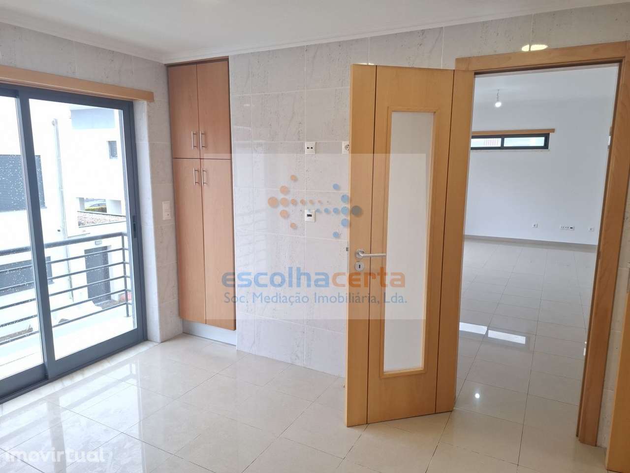 Moradia T5 Isolada no Feijó, Almada – Espaço, Conforto e Localiz - Grande imagem: 3/27