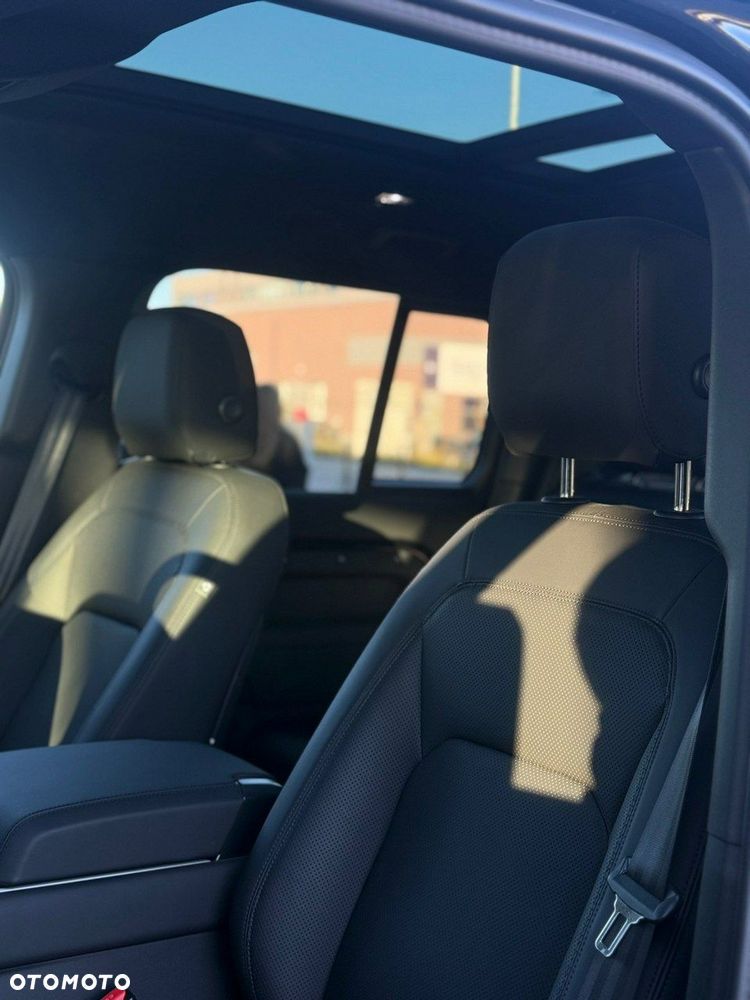 Land Rover Defender - 17