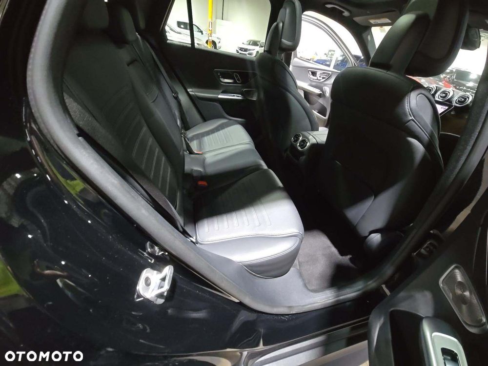 Mercedes-Benz GLC 300 4Matic 9G-TRONIC AMG Line - 11