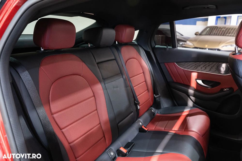 Mercedes-Benz GLC Coupe 250 4Matic 9G-TRONIC AMG Line - 31