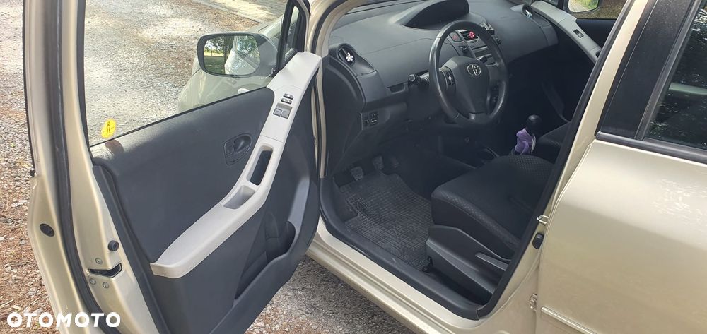 Toyota Yaris - 4