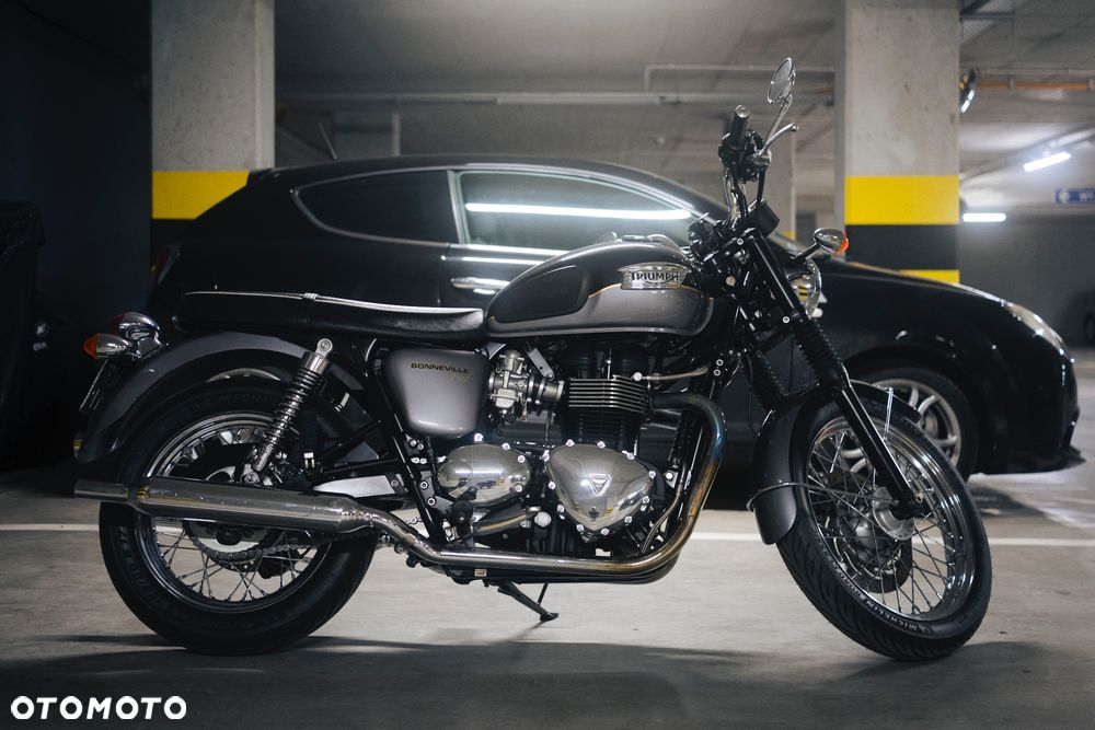 Triumph Bonneville - 1