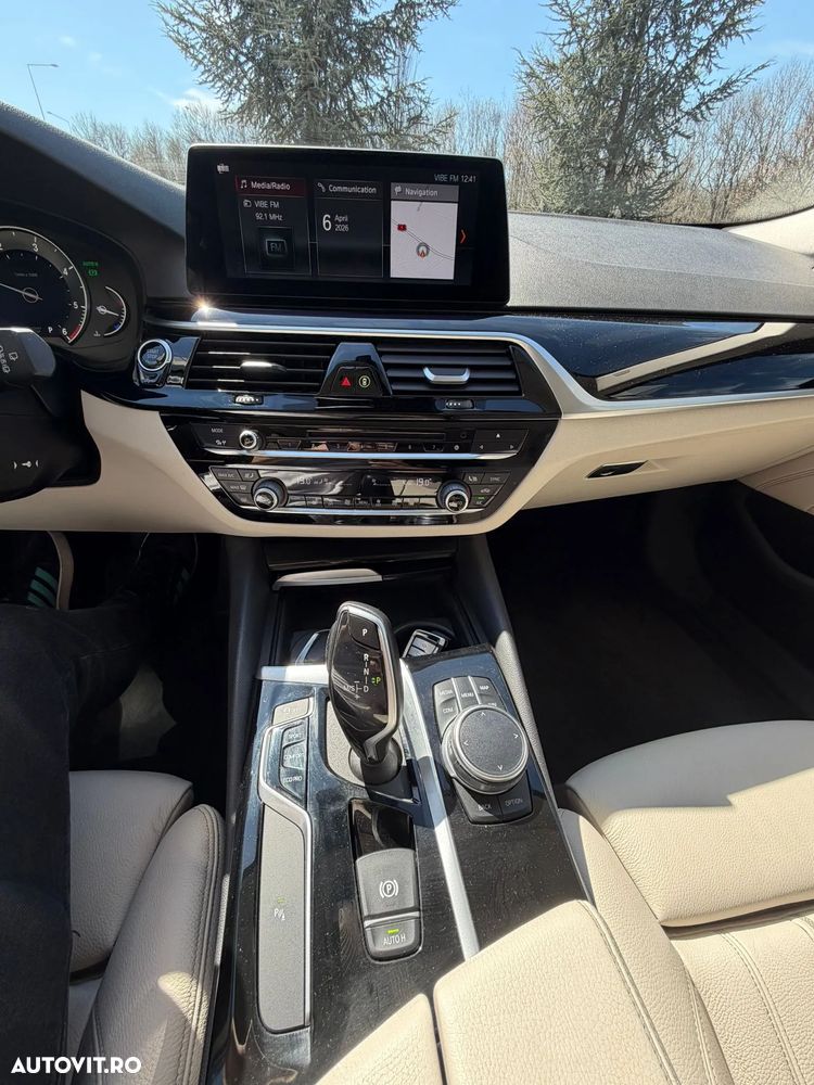 BMW Seria 5 530d xDrive AT - 31