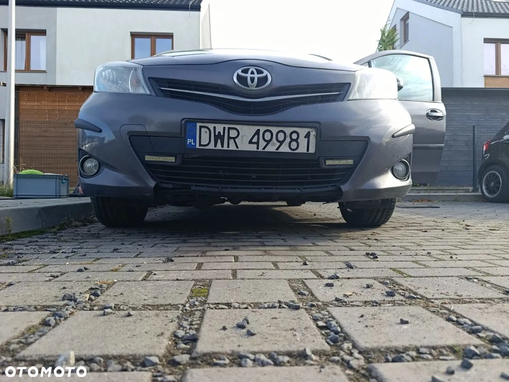 Toyota Yaris 2011 photo 3