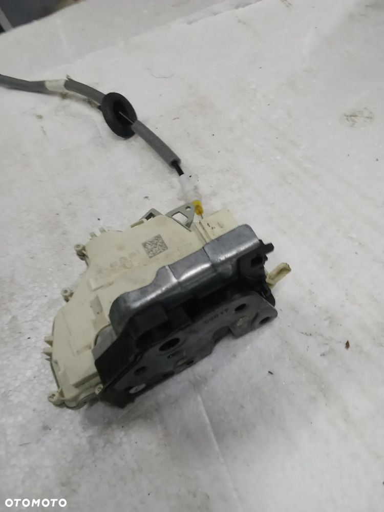 Vw Touareg III zamek drzw tył prawyi 4G0839016F - 2