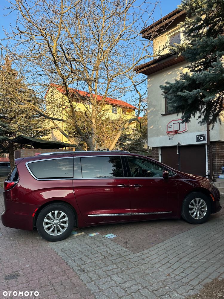 Chrysler Pacifica - 4