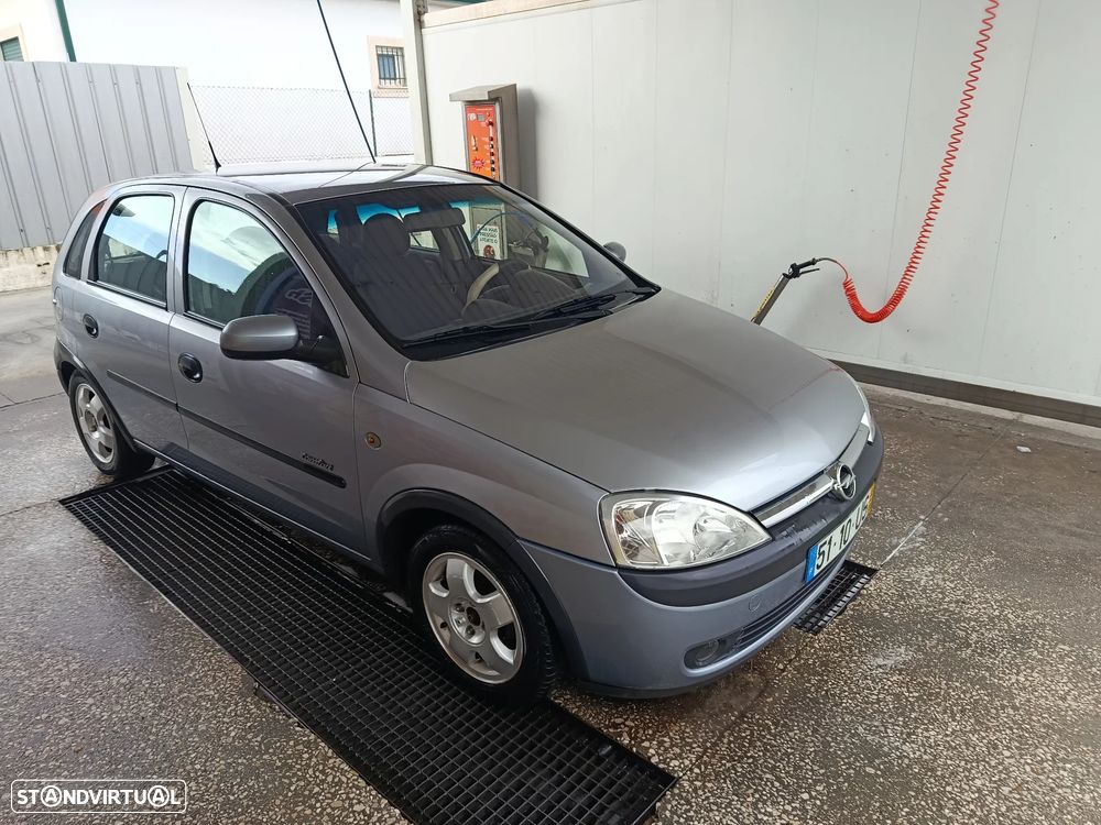Opel Corsa 1.2 16V Confort - 1