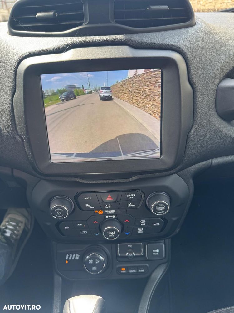 Jeep Renegade - 16