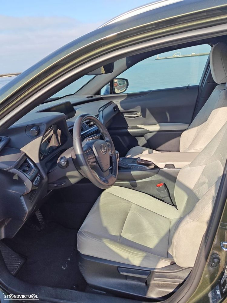 Lexus UX 250h Executive+ - 21