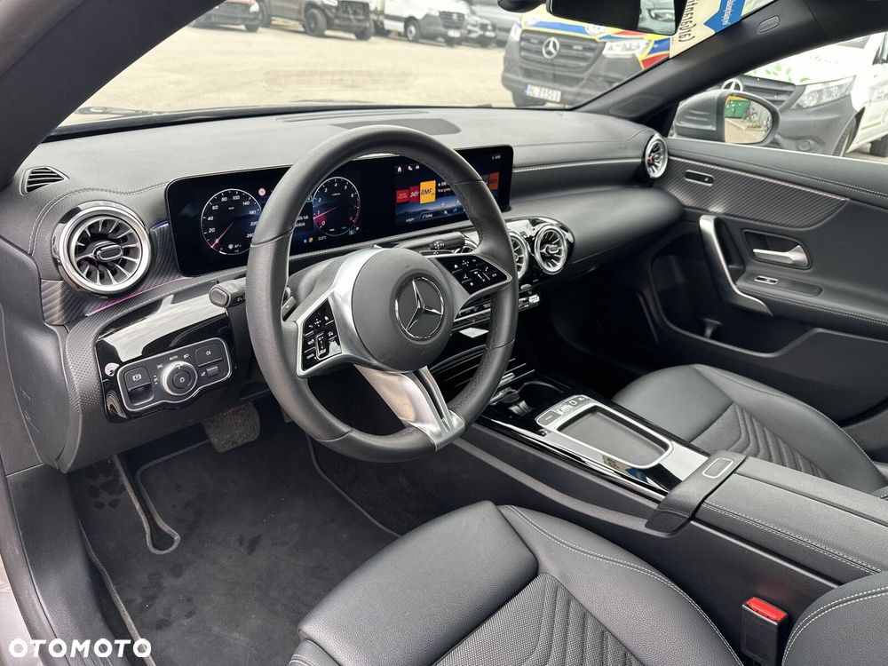 Mercedes-Benz CLA 180 Progressive 7G-DCT - 15