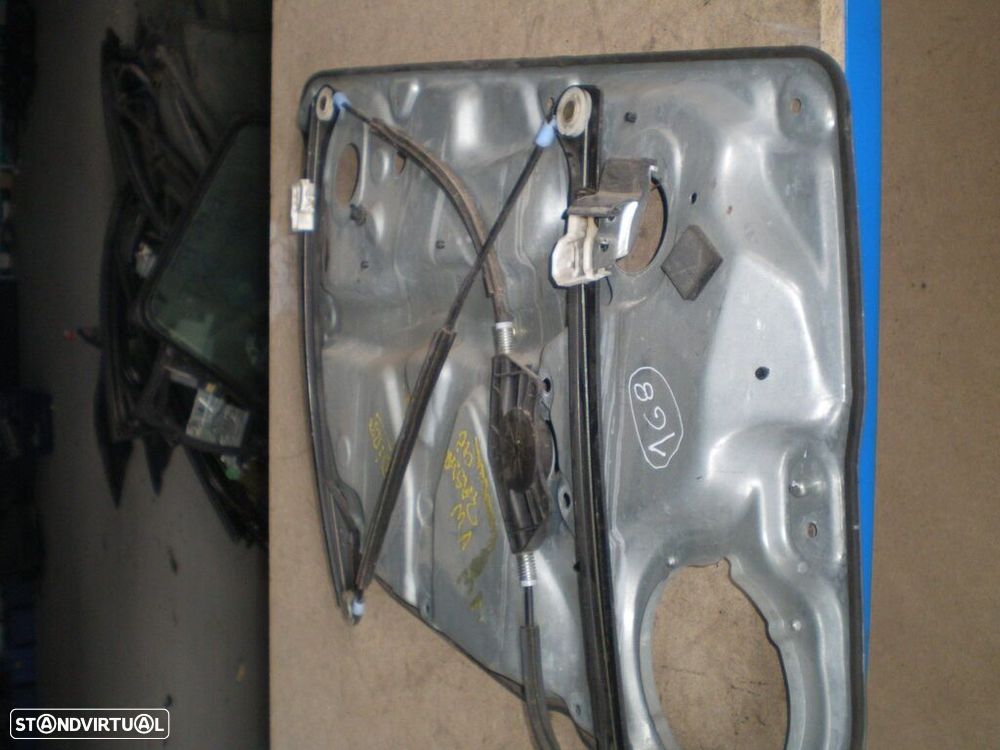 Elevador Sem Motor 3B4837756D VW PASSAT 4 BREAK (3B) PHASE 2 2001 1.9TDI  130CV 5P CINZENTO FD VW PASSAT 4 BREAK 2001 1.9TDI 130CV 5P CINZENTO FD VW PASSAT 2000 1.9TDI 115CV 5P PRETO FD - 2