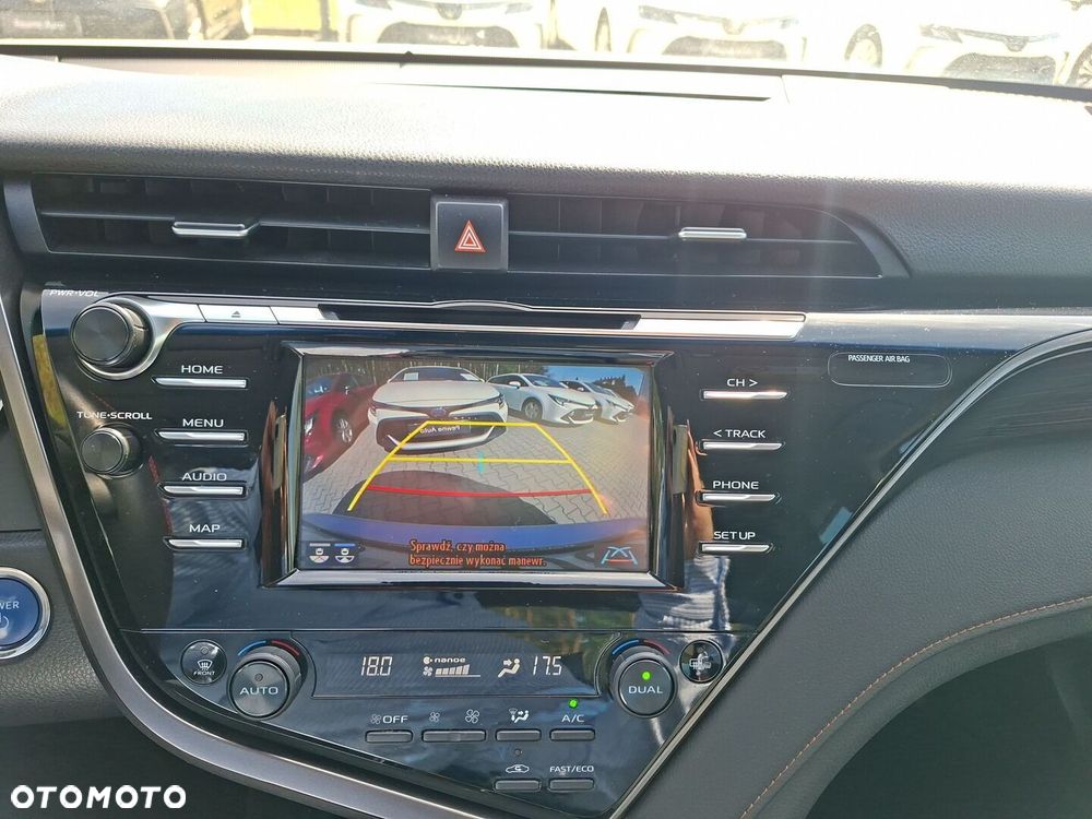 Toyota Camry 2.5 Hybrid Comfort CVT - 17