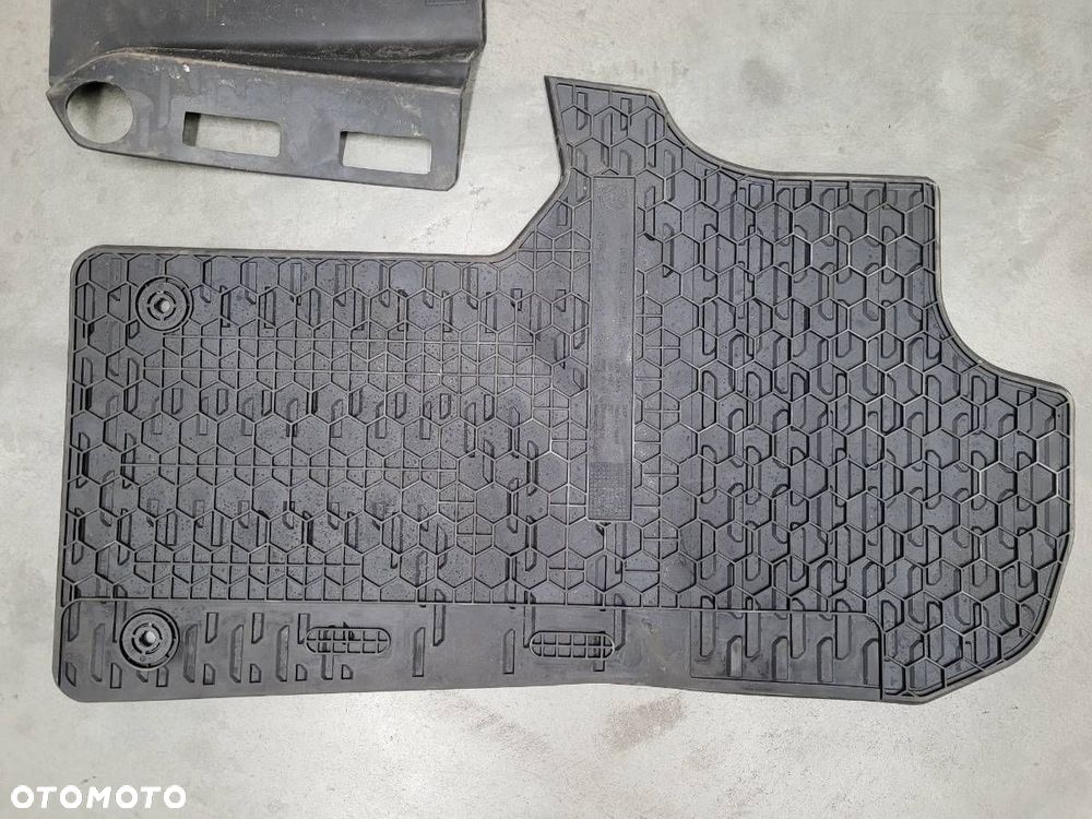 DYWANIKI KOMPLET GUMOWE VW CRAFTER II 7C1061502A ORYGINAŁ - 6