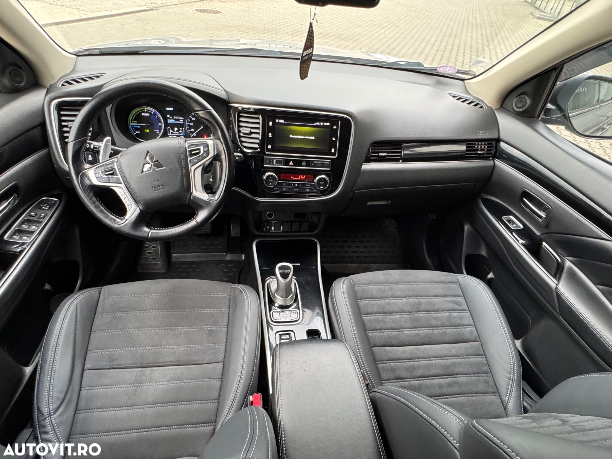 Mitsubishi Outlander 2.4 4WD Plug-In Hybrid Plus - 5