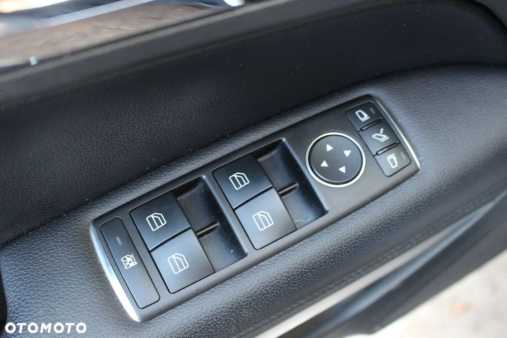 Mercedes-Benz Klasa E 200 CGI BlueEffICIENCY - 17
