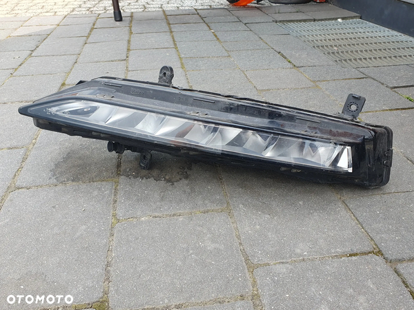 SKODA SUPERB III LIFT HALOGEN LED DRL LEWY 3V0941699B