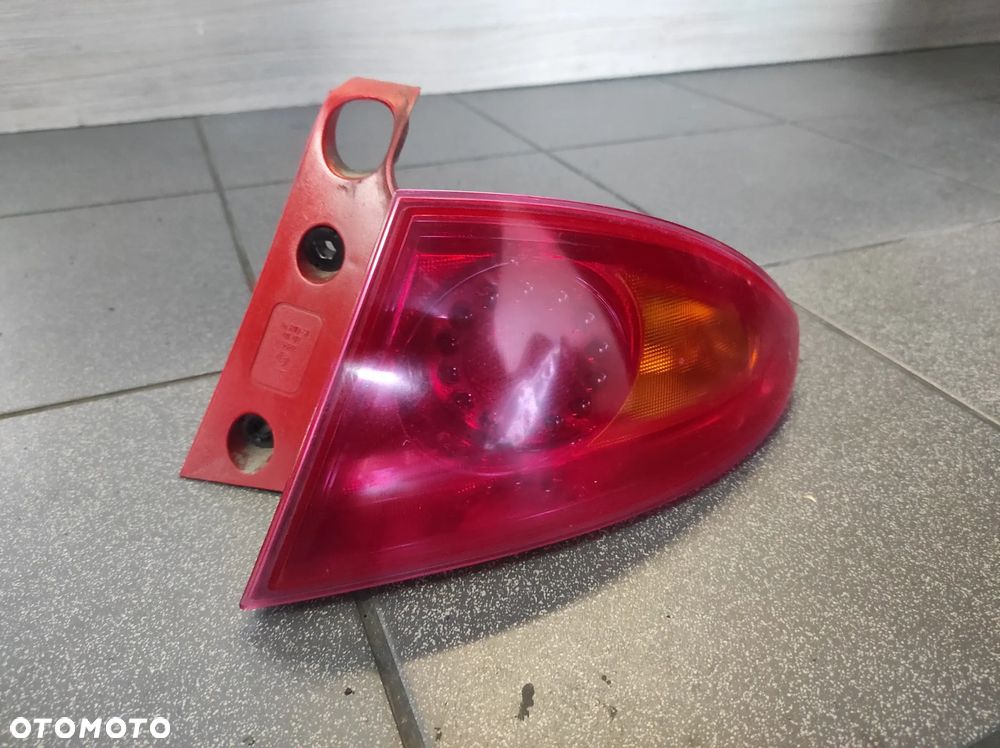 LAMPA PRAWA TYLNA PRAWY TYŁ W BŁOTNIK SEAT LEON 2 VALEO ..13.. WYSYŁKA !!! - 2