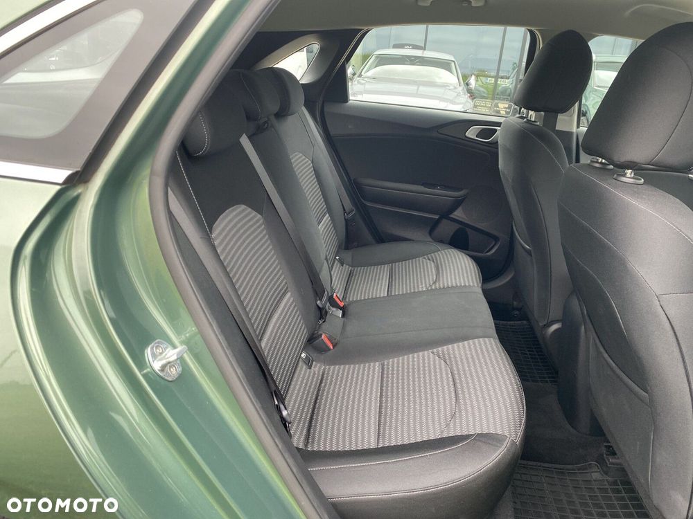 Kia Ceed - 13
